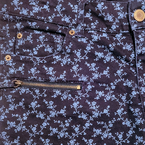 H&M Floral Denim Shorts Size 10 - Picture 2 of 6